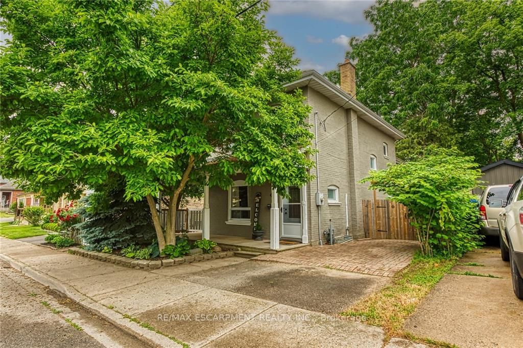 82 Brock St, Sold in Brantford Zoocasa