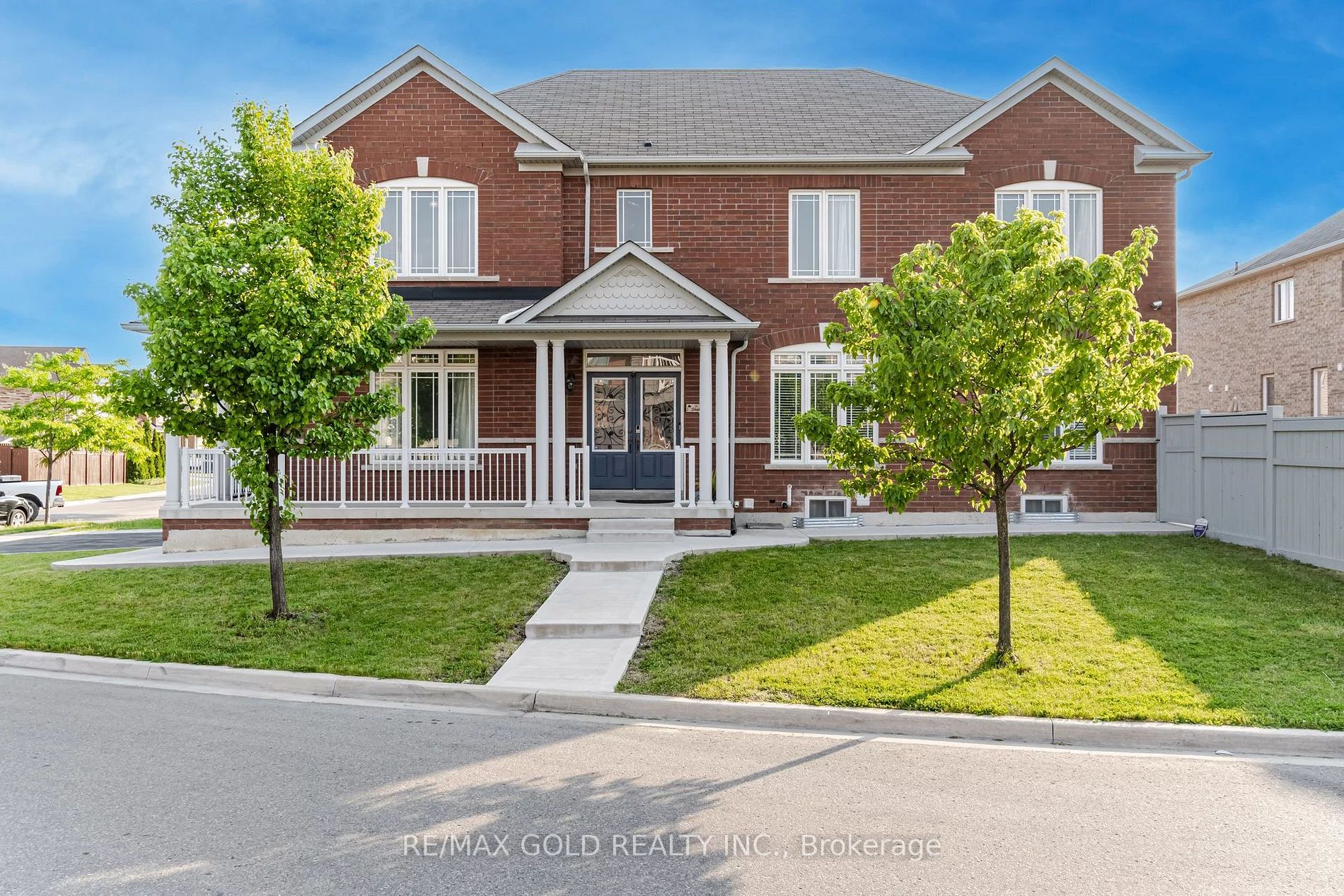 34 River Heights Dr, For Sale in Brampton Zoocasa