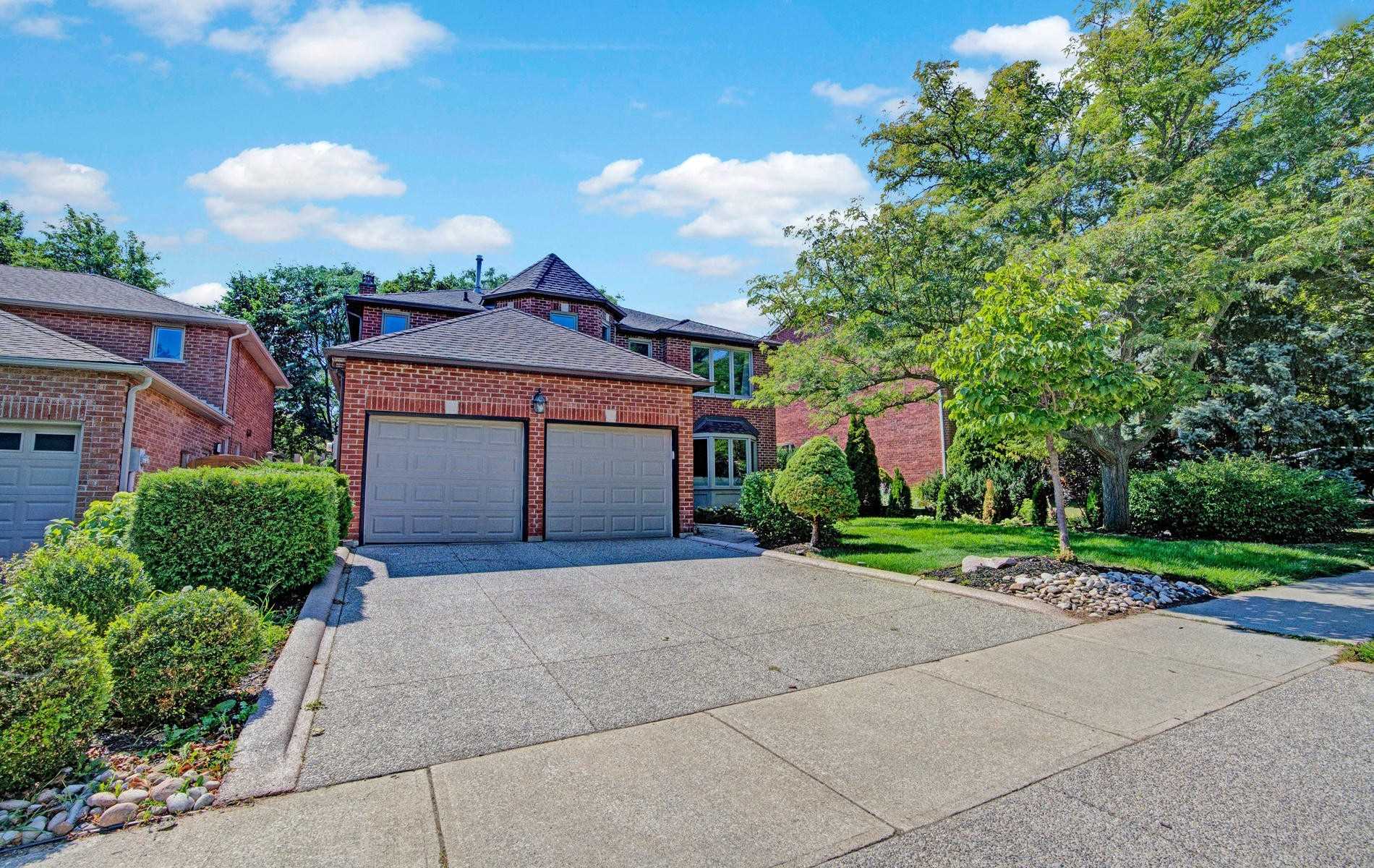2028 Markle Dr, Sold in Oakville Zoocasa