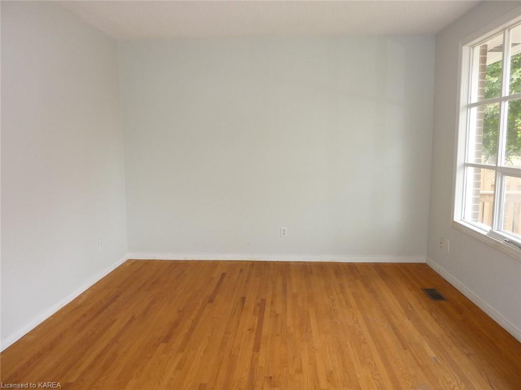 694 Aylmer Crescent, Sold in Kingston Zoocasa