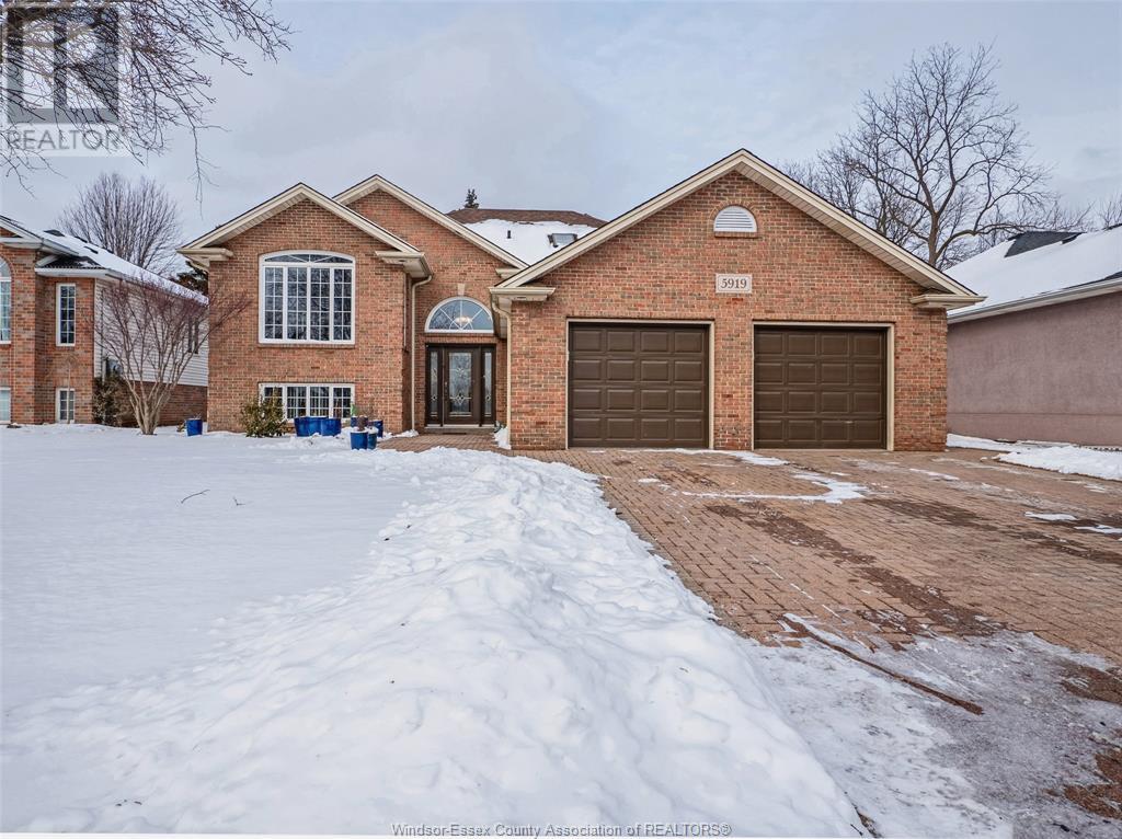 5919 Rosewood Crescent, LaSalle (21001534) Zoocasa