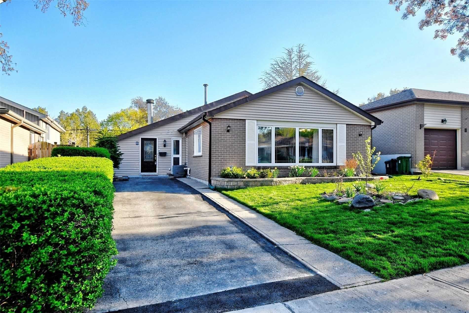 6 Avonmore Sq, Toronto For Sale at 1,119,000 Zoocasa