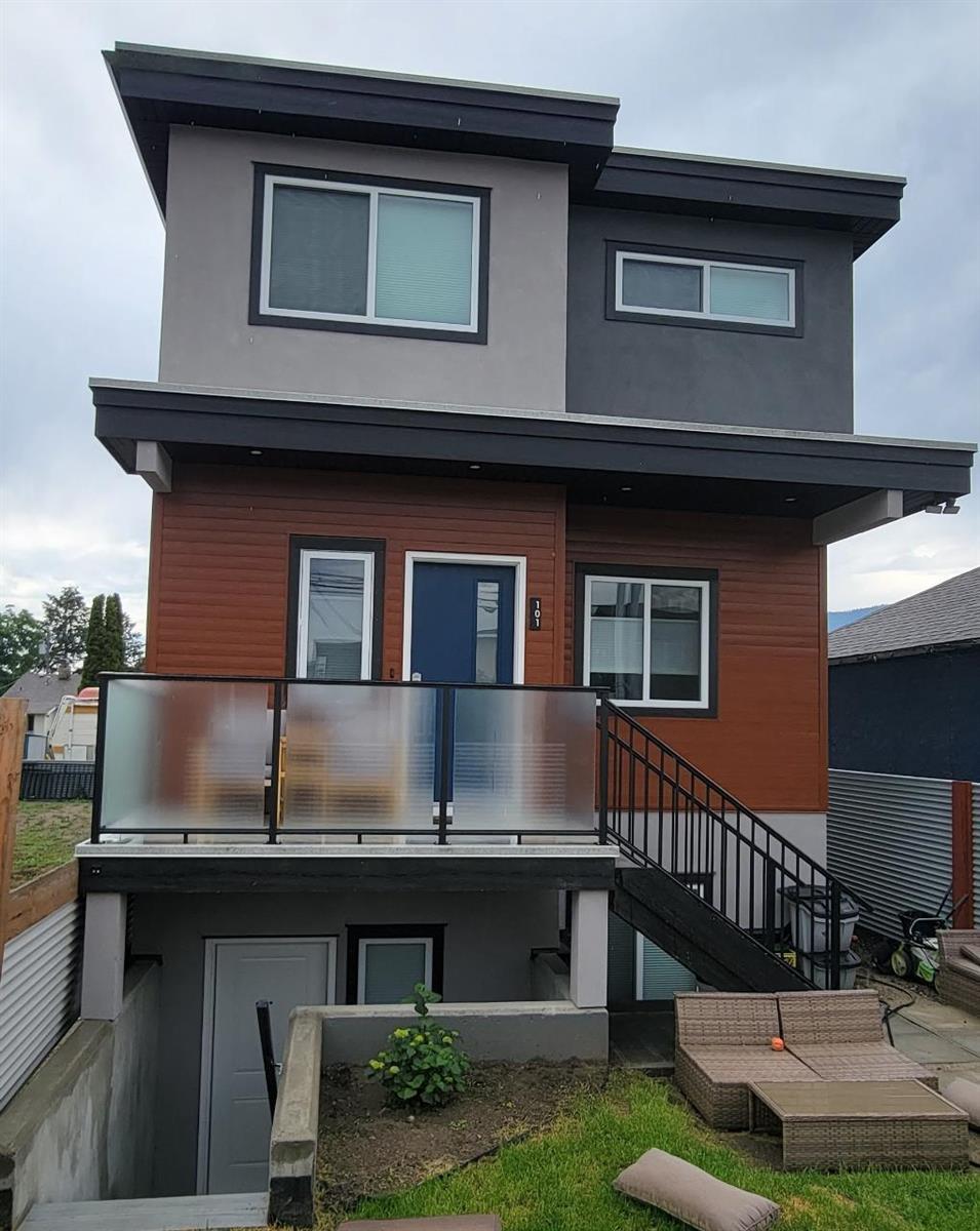 484 Eckhardt Avenue, For Sale in Penticton Zoocasa