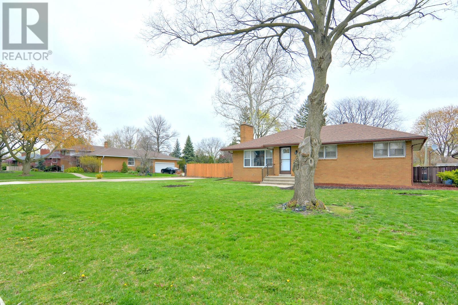2802 Rockwell Boulevard, Windsor Sold for XXX,XXX Zoocasa