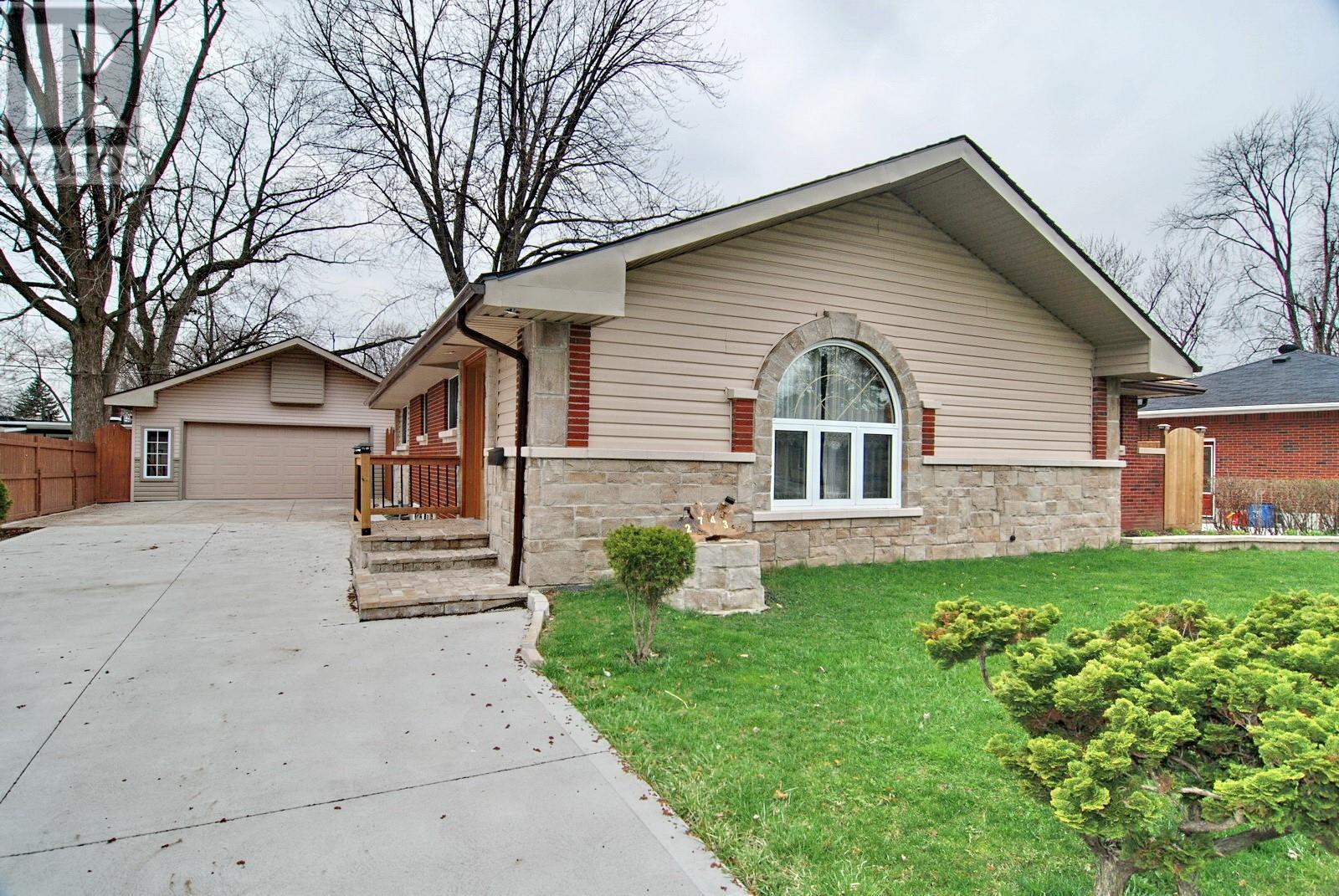 2743 Everts Avenue, Windsor (19017372) Zoocasa